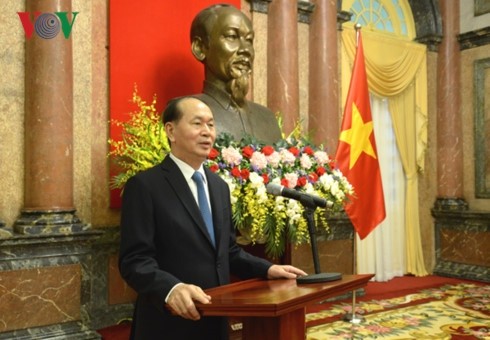 Staatspräsident Tran Dai Quang ernennt fünf Diplomate zu Botschafter - ảnh 1