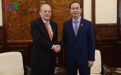 Staatspräsident Tran Dai Quang hat Botschafter der Republik Uruguay empfangen - ảnh 1