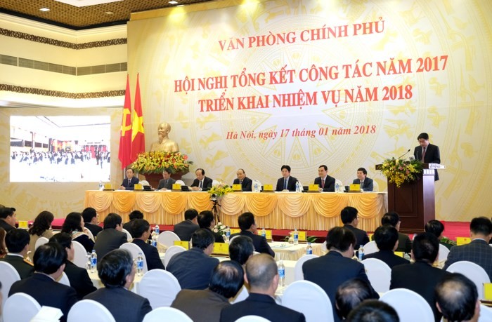 Premierminister Nguyen Xuan Phuc nimmt an Bilanzkonferenz des Regierungsbüros teil - ảnh 1