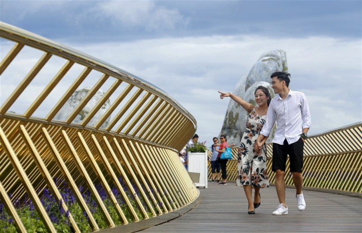 Cau Vang (Goldene Brücke) – Ein Bauwunder in Ba Na Hills - ảnh 4