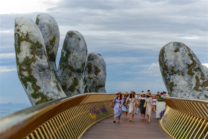 Cau Vang (Goldene Brücke) – Ein Bauwunder in Ba Na Hills - ảnh 5