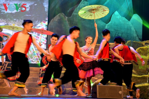 Eröffnung des Festivals der Kultur, des Sports und des Tourismus der verschiedenen Volksgruppen im Nordosten Vietnams - ảnh 16