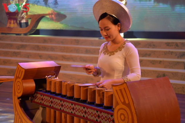 Eröffnung des Festivals der Kultur, des Sports und des Tourismus der verschiedenen Volksgruppen im Nordosten Vietnams - ảnh 8