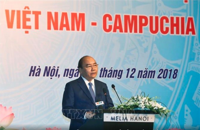 Premierminister von Vietnam und Kambodscha nehmen am Forum der Unternehmer beider Länder teil - ảnh 1