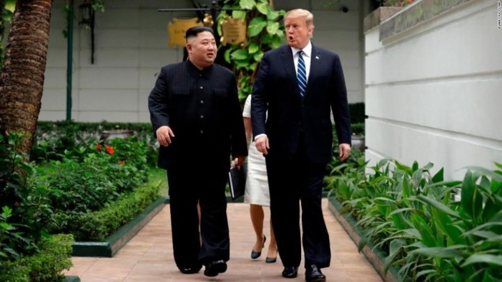 Fotos von US-Präsident Donald Trump und Nordkoreas Staatschef Kim Jong un beim Gipfeltreffen in Hanoi - ảnh 10