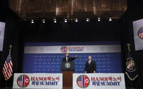 Fotos von US-Präsident Donald Trump und Nordkoreas Staatschef Kim Jong un beim Gipfeltreffen in Hanoi - ảnh 18