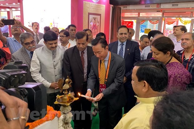 Vietnamesische Unternehmen auf internationalen Seiden-Messe in Indien - ảnh 1