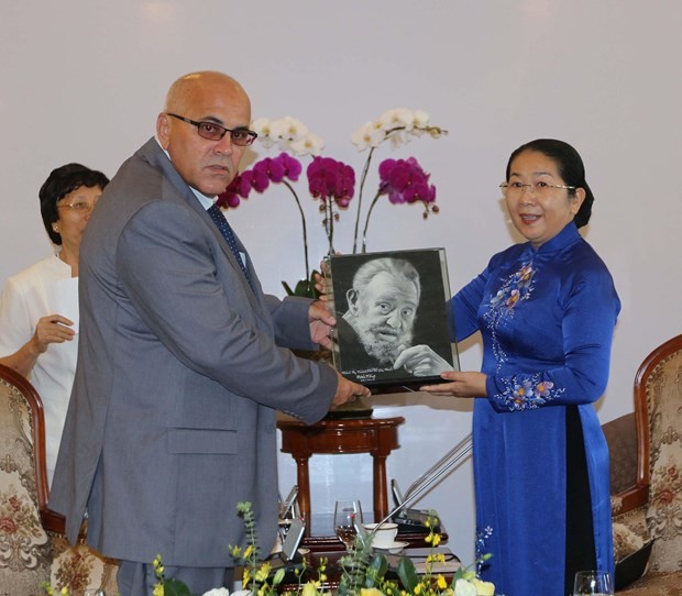 Politiker von Ho Chi Minh Stadt empfangen Vorsitzenden des Rates zum Schutz der kubanischen Revolution Carlos Miranda  - ảnh 1