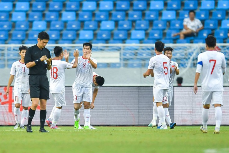 U22-Fußballmannschaft Vietnams siegt gegen U22-Fußballmannschaft Chinas - ảnh 1