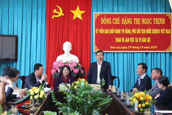 Vizestaatspräsidentin Dang Thi Ngoc Thinh besucht Bao Loc - ảnh 1