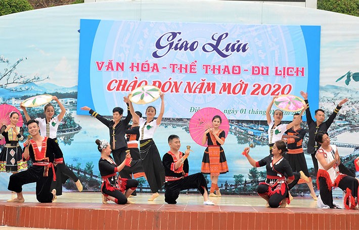 Traditionelle Sport- und Kulturereignisse am Siegesdenkmal in Dien Bien Phu - ảnh 1