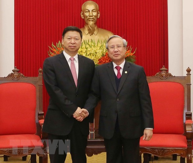 Ständiges Mitglied des Politbüros Tran Quoc Vuong empfängt Delegation der Kommunistischen Partei Chinas - ảnh 1