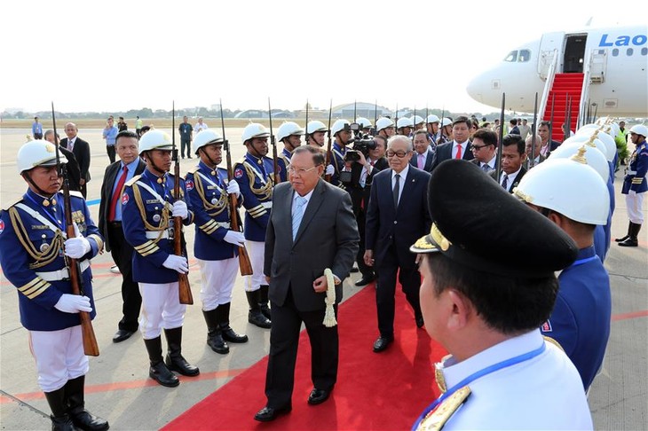 Laotischer Staatspräsident besucht Kambodscha - ảnh 1