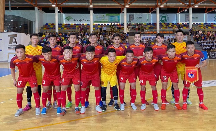 Vietnamesische Futsalmannschaft verliert 1:3 gegen Uma Antaquera in Spanien - ảnh 1