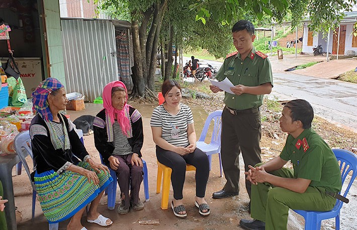 Gewährung der Religionsfreiheit für Bewohner im Kreis Muong Nhe in der Provinz Dien Bien - ảnh 1