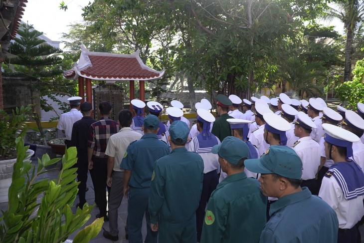 Gedenkzeremonie für gefallene Marinesoldaten in Gac Ma - ảnh 1