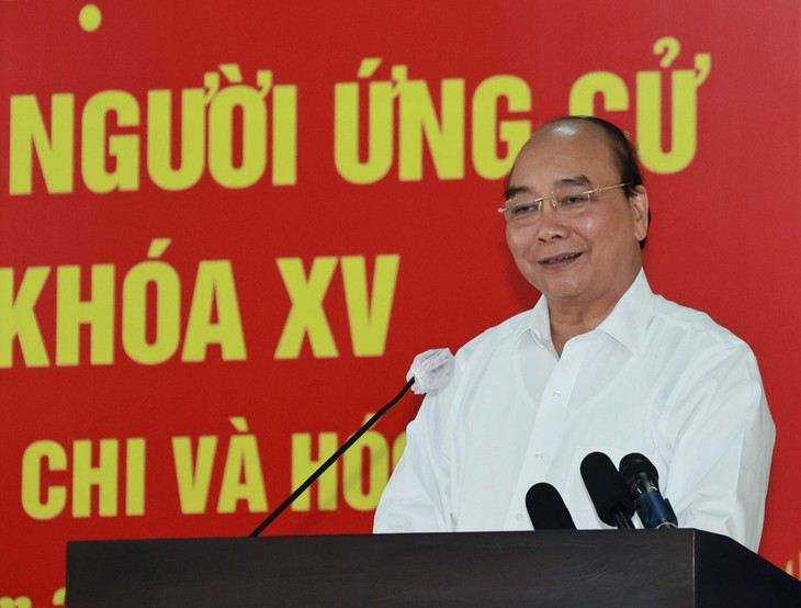 Staatspräsident Nguyen Xuan Phuc trifft Wähler in Ho Chi Minh Stadt  - ảnh 1