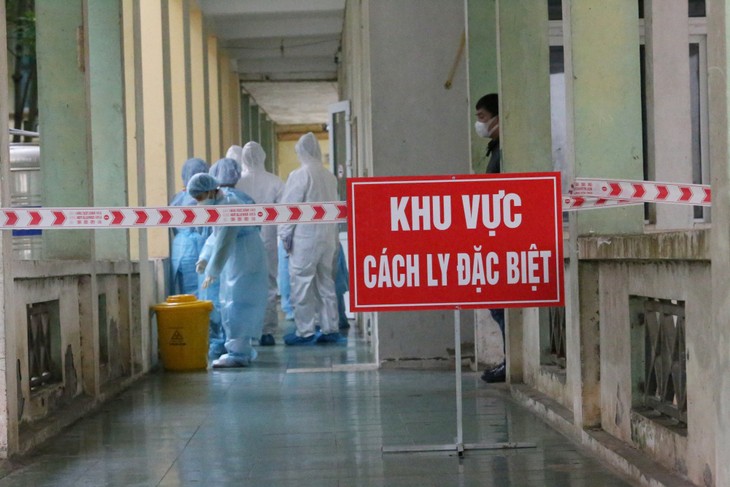 Quarantäne für Einreisende auf Van Don-Flughafen im Test - ảnh 1