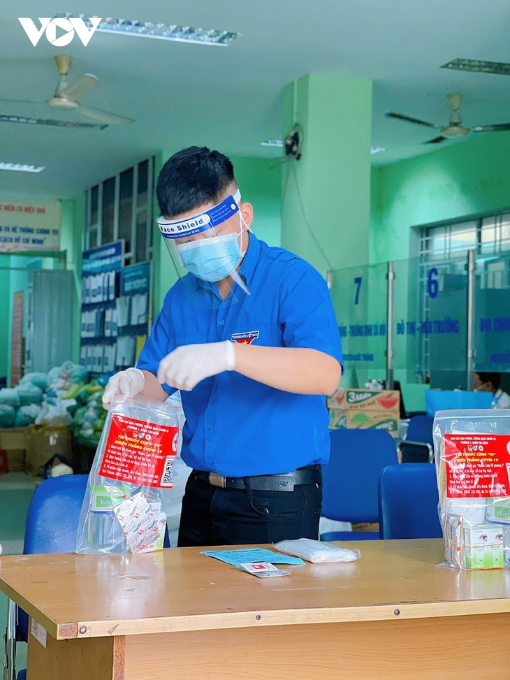 Probenaufnahme für fast alle Bürger in Rot-und Orange-Gebieten in Ho Chi Minh Stadt - ảnh 1