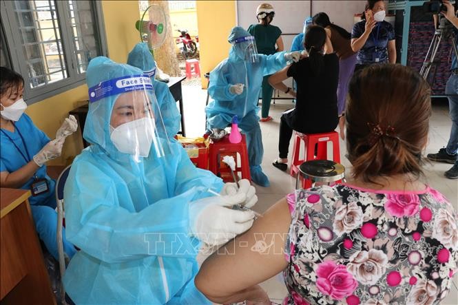 Gesundheitsministerium fordert Provinzen und Städte auf, die erste Injektion für Bürger noch vor 15. September zu beenden - ảnh 1