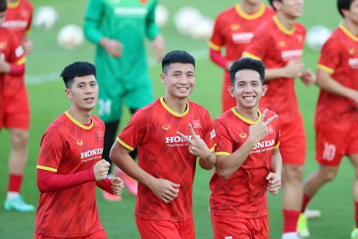Vietnamesische Fußballnationalmannschaft trainiert in Ba Ria-Vung Tau - ảnh 1