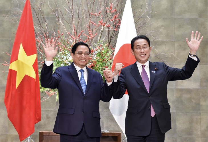 Offizieler Empfang für Premierminister Pham Minh Chinh in Japan - ảnh 1