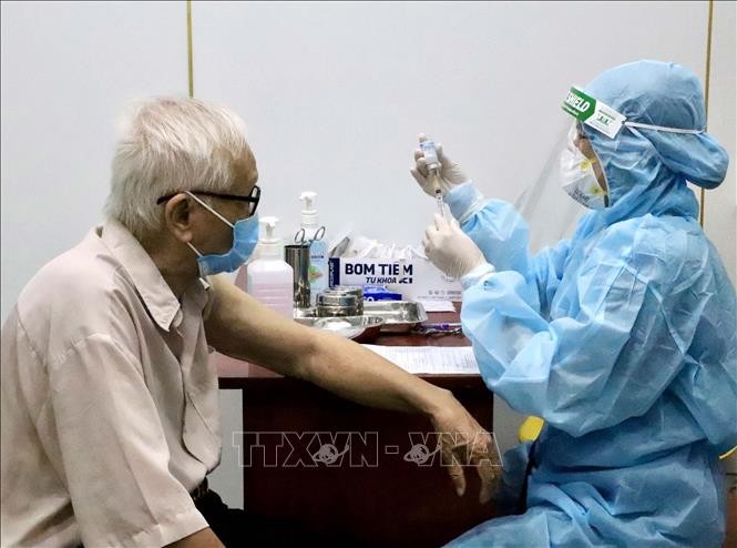 Zahl der COVID-19-Neuinfizierten in Vietnam sinkt stark - ảnh 1