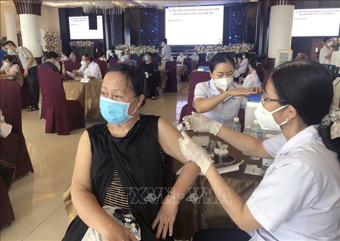 In Vietnam werden am Montag 1,377 COVID-19-Neuinfektionen registriert - ảnh 1