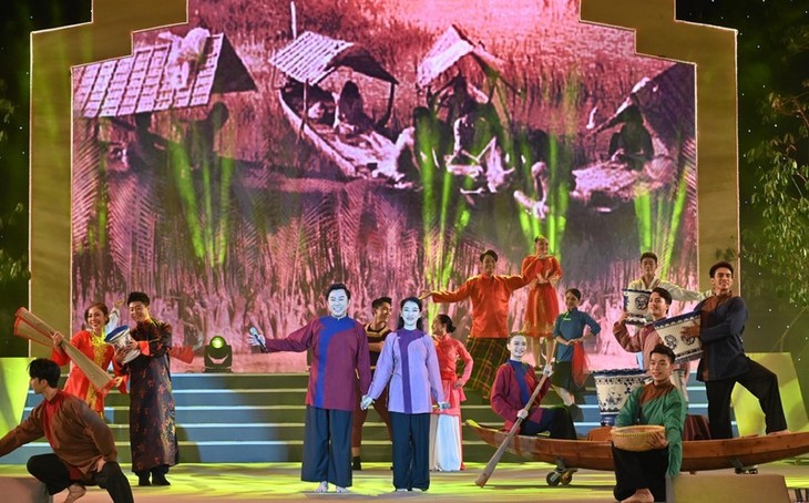 Tausende Besucher bei Nghinh Ong-Fest - ảnh 1
