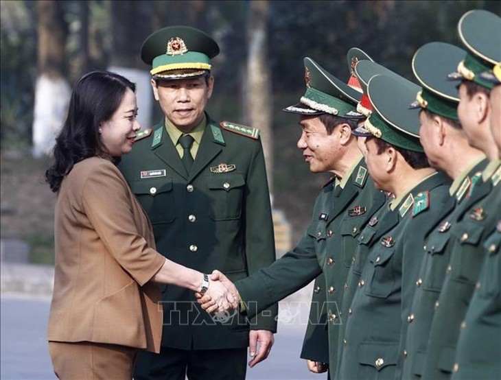  Interimsstaatspräsidentin Vo Thi Anh Xuan besucht Akademie für Grenzsoldaten - ảnh 1