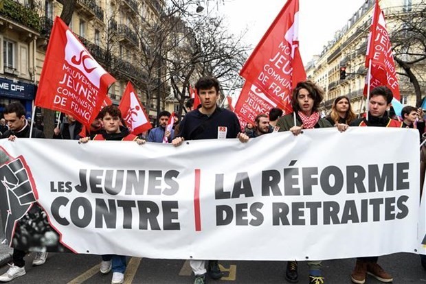 Gewerkschaften rufen zum Streik gegen Rentenreform auf - ảnh 1