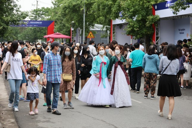 Entdeckung des Festes der südkoreanischen Kulturstraße mitten in Hanoi - ảnh 1