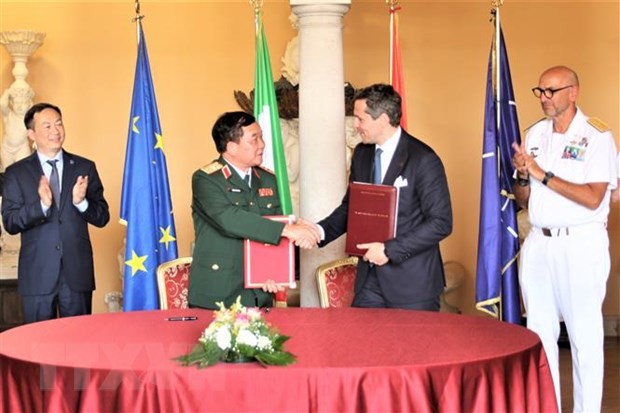 Dialog über Verteidigungspolitik zwischen Vietnam und Italien - ảnh 1