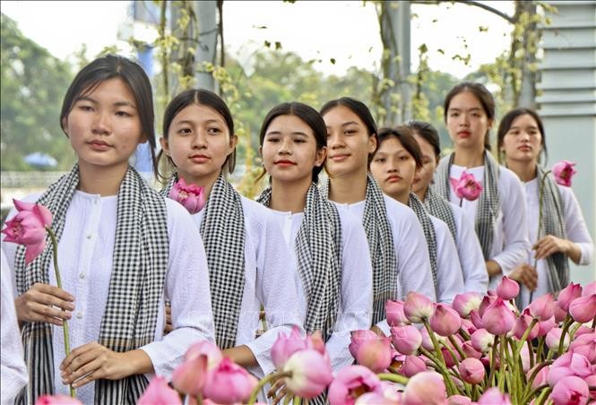 5.000 Frauen nehmen am Festival für Ba Ba-Bluse und Ao Dai in Can Tho teil - ảnh 1