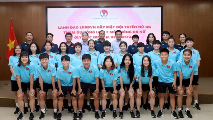 Trainer Mai Duc Chung gibt Liste der Fußballerinnen zur Qualifikation der Olympischen Spiele bekannt - ảnh 1