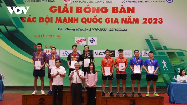 Hanoi T&T gewinnt zwei Goldmedaillen beim Tischtennisturnier der starken Teams - ảnh 1