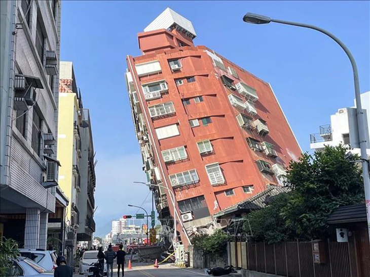 Noch keine Informationen über mögliche vietnamesische Opfer beim Erdbeben in Taiwan - ảnh 1