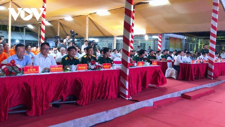 Gemeinsame Aktivitäten von Soldaten und Bewohnern zum Chol Chnam Thmay-Fest in Can Tho - ảnh 1