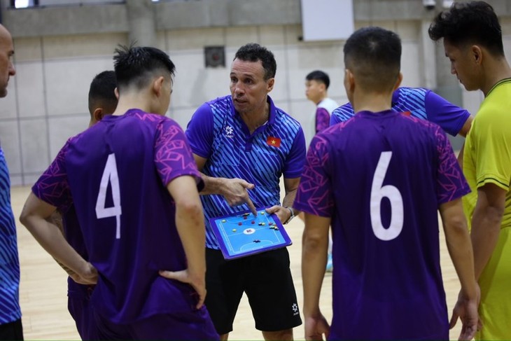 Trainer der vietnamesischen Futsal-Mannschaft setzt hohes Ziel für Futsalasienmeissterschaft 2024 in Thailand - ảnh 1