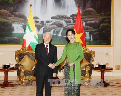ທ່ານເລຂາທິການໃຫຍ່ ຫງວຽນຟູຈ້ອງ ພົບປະເຈລະຈາກັບທີ່ປຶກສາແຫ່ງລັດ ມຽນມາ Aung San Suu Kyi - ảnh 1