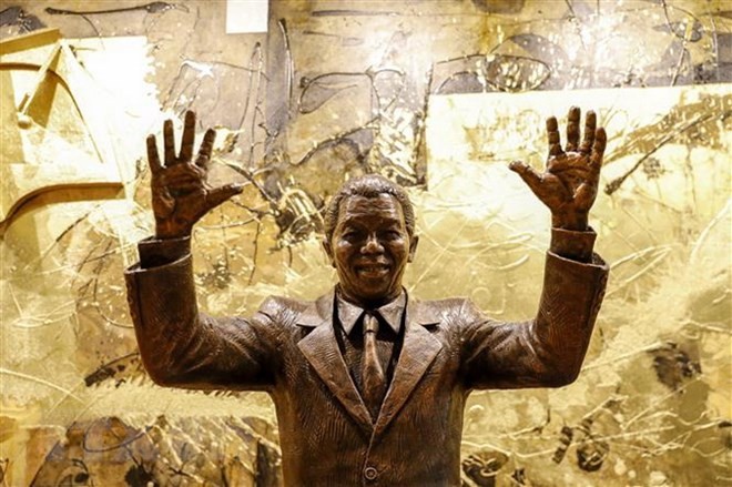 ພິທີເປີດສະຫຼອງຮູບປັ້ນປະທານາທິບໍດີອາຟະລິກາໃຕ້ Nelson Mandela ຢູ່ສຳນັກງານສປຊ - ảnh 1