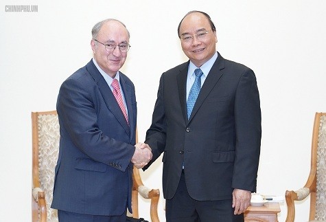 Premierminister Nguyen Xuan Phuc empfängt den Vorsitzenden des World University Service - ảnh 1