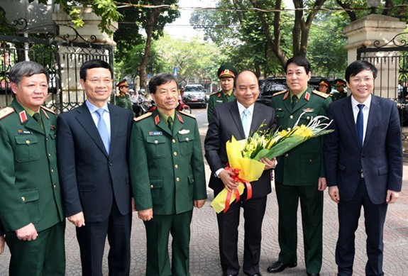 Nguyen Xuan Phuc 총리, 인민군대신문과 회의 - ảnh 1
