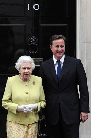 Queen Elizabeth II attends UK cabinet meeting - ảnh 1