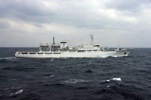 Japan summons China envoy to protest ships in disputed waters - ảnh 1