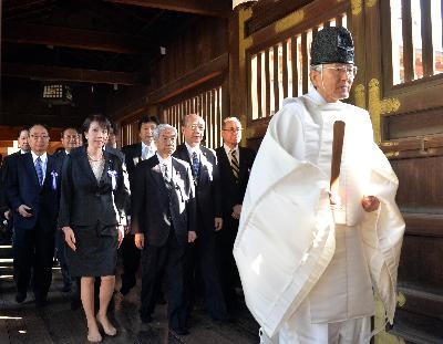 China blasts Japanese legislators’ visits to Yasukuni Shrine  - ảnh 1