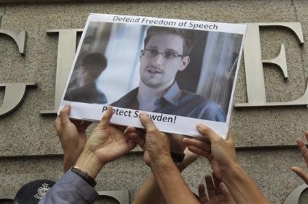 Edward Snowden not eligible for Russian citizenship - ảnh 1