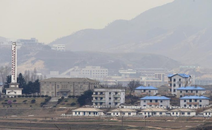 South Korea calls on North Korea to resume talks on joint industrial zone - ảnh 1