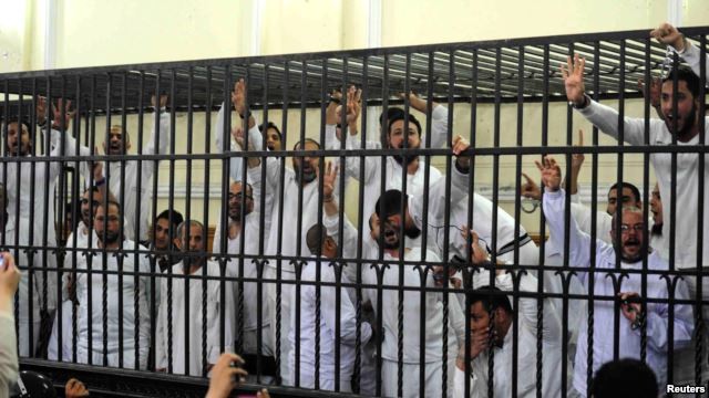 Egyptian court jails 160 MB supporters  - ảnh 1