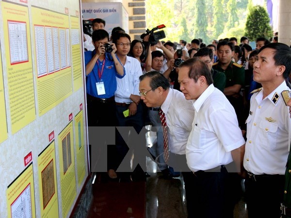 Book fair, exhibition on Vietnam’s Truong Sa, Hoang Sa sovereignty opens in Can Tho  - ảnh 1